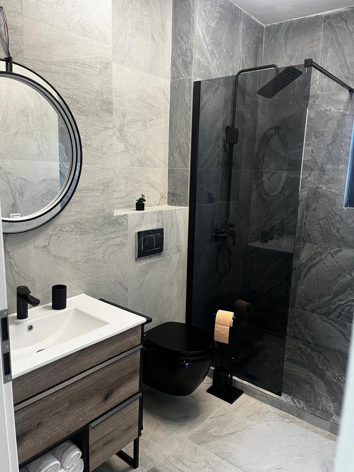 K&K Apartements كرايوفا المظهر الخارجي الصورة